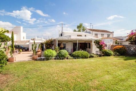 Beautiful country house in Llucmaçanes