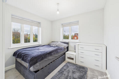 CAM03852G0-PR0472-STILL015