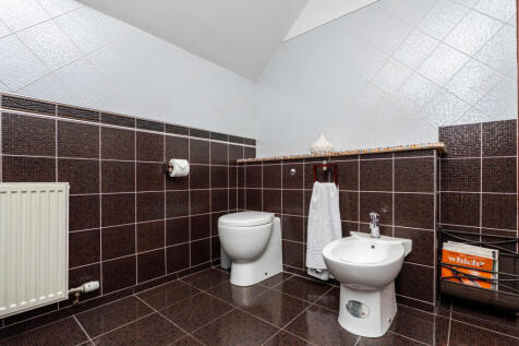 5 bed, 5 bath Detached in Glasgow - Photo 47