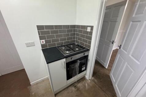 Broadstone Way, Bradford, West Yorkshire, BD4 photo 3