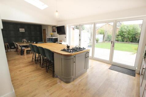 OPEN PLAN KITCHEN