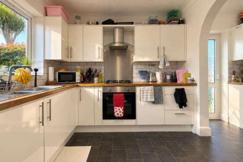 **STUDENT** Hendford Road, Bournemouth, Dorset, BH10 5AT photo 5