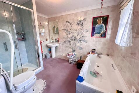 2 Rawlins Close, N3 (15).jpg