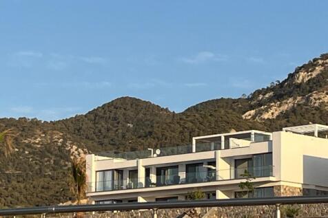 Outsanding 3 Bedroom Custom Penthouse Fully Furnished with Sea &amp; Mountain Views Image 9999 1