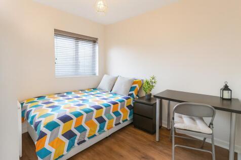 Bright, neatly presented single bedroom with a ...