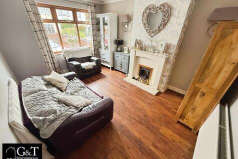 FRONT RECEPTION ROOM 