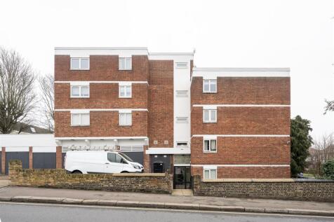Victoria Road, E18