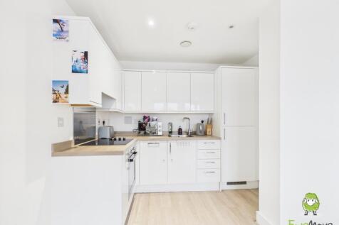 EweMove Basingstoke Quadra House Kitchen
