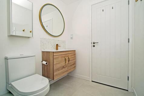 Shower/Cloakroom