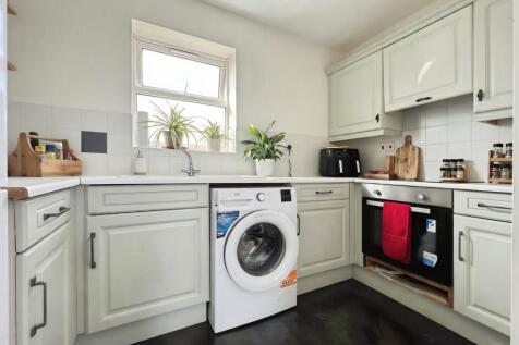 Wedgewood Drive, Church Langley, Harlow, Essex, CM17 photo 3