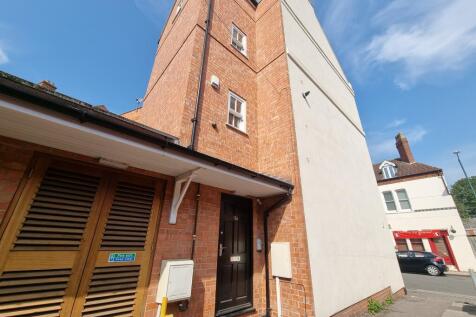 4-bed terraced on 6b Regent Place, Leamington Spa, £3,500/mo