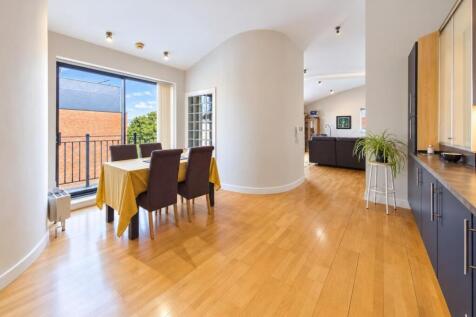 Open-Plan Dining Kitchen &amp; Living Area