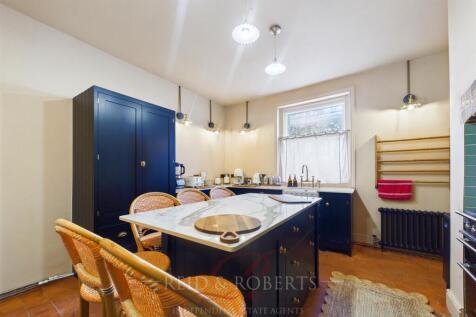 CAM05148G0-PR0150-STILL036.jpg