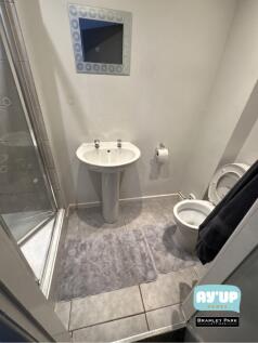 Room 2, 230 Doncaster Road S70 1UQ photo 3