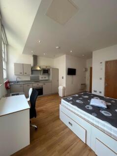 Studio flat on Park Street, Bristol, BS1, £1,400/mo