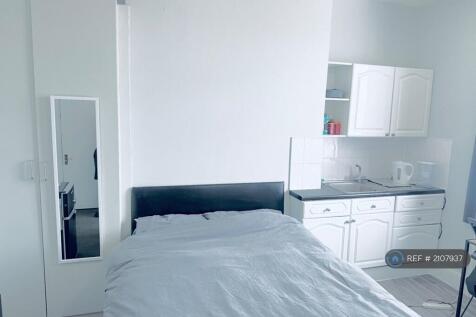 Studio Own Kitchen &amp; Bathroom