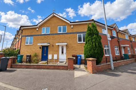 3 bed terraced house to rent Chorlton Road, Manch