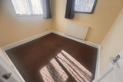 Ley Street, Ilford, Redbridge photo 4