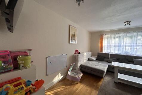 Mulberry Close, Luton, Bedfordshire photo 4