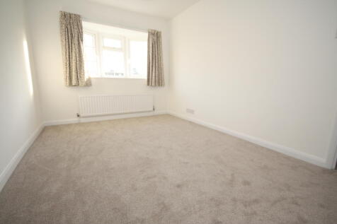 Regency Drive, West Byfleet photo 3