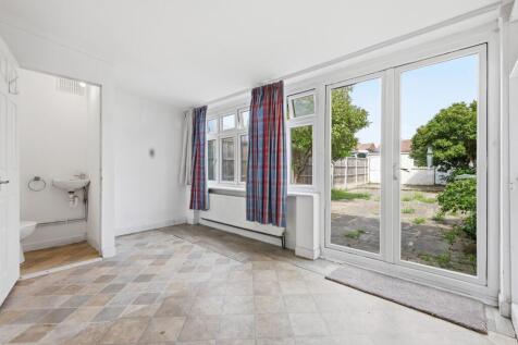 GRANGE ROAD, Aveley photo 4
