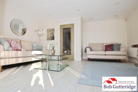 "L" SHAPED LOUNGE/DINING ROOM