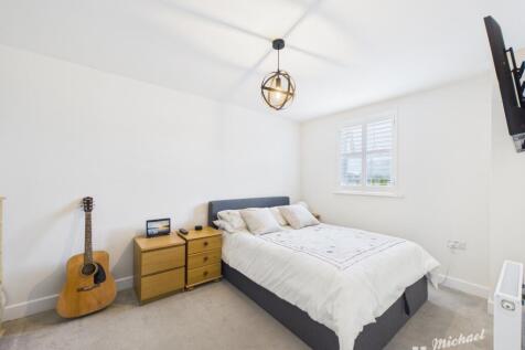 CAM02773G0-PR0367-STILL009