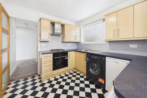 Hartford Road, West Ewell, Surrey. KT19 photo 4
