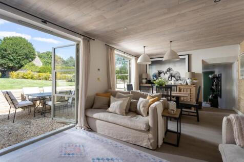 24 - The Old Post Office - GL7 7EF - Web.jpg