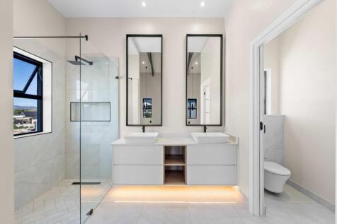 Main bedroom's stunning ensuite bathroom