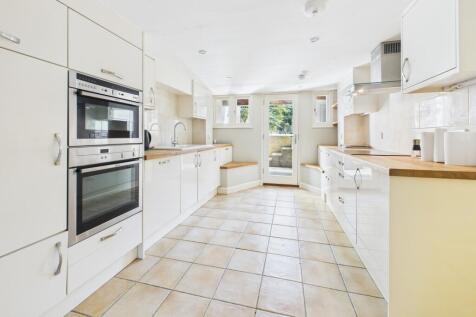 CAM02545G0-PR0486-STILL022