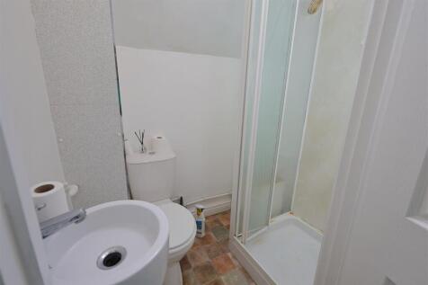 FPR Communal Shower Room i.JPG