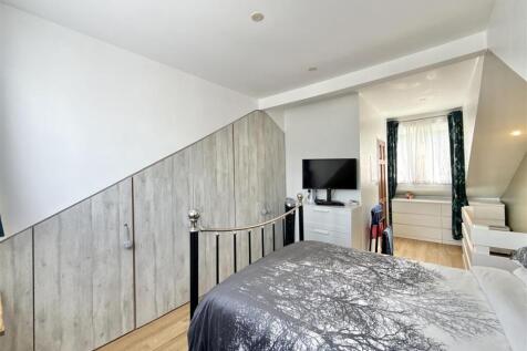 Bedroom 1.jpg
