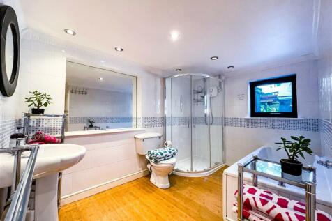 Bryants Master Bathroom