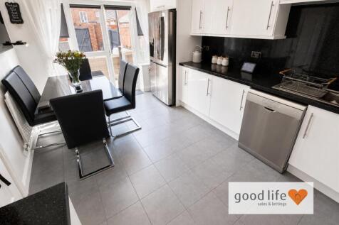 20260711_233941834_iOS115 aylesford mews.jpg