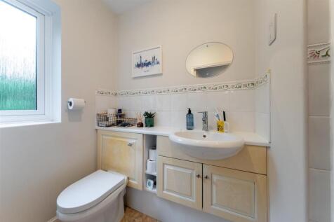 17 Woodham Close-036.jpg