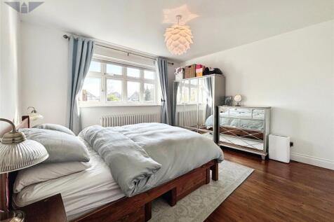 Rookery Road, Staines-upon-Thames, Surrey, TW18 photo 4