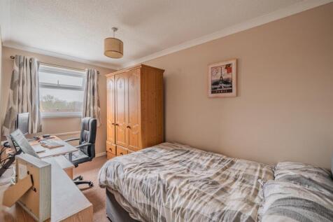 24 Larch Close-4.jpg