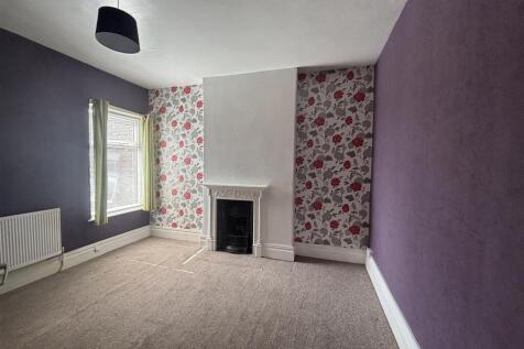 Grimsby Road, CLEETHORPES photo 3