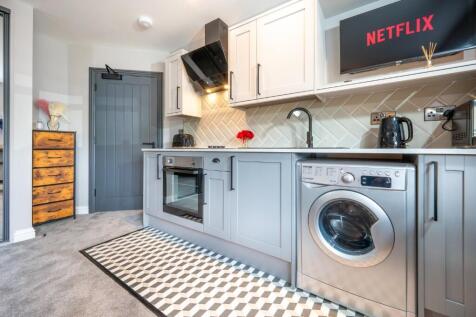 Studio 3, Estella Close, Swindon, Wiltshire, SN25 photo 5