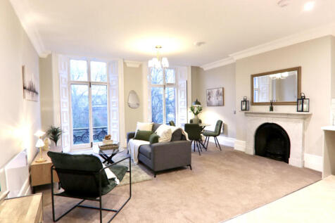 Stunning Historic 1-Bedroom Apartment with Balcon