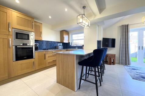 KITCHEN/DINER/FAMILY ROOM