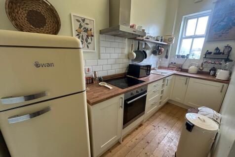 1-bed flat on Grove Place, Leamington Spa, £925/mo