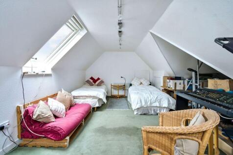 4 bed, 3 bath Detached in Leeds - Photo 17