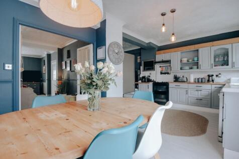 Open-plan arrangement
