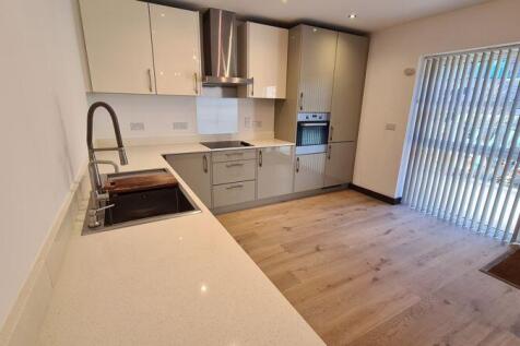 DUPLEX Apartment @ Clarkson House, FLETTON QUAYS photo 4