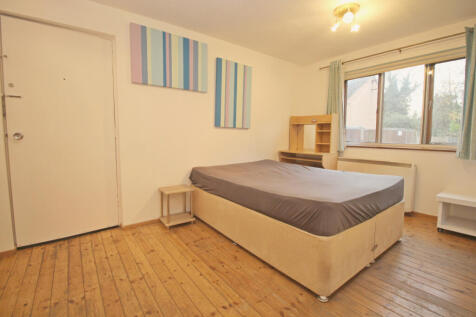 Studio to rent Wilkinson Way, Acton W4 5XF
