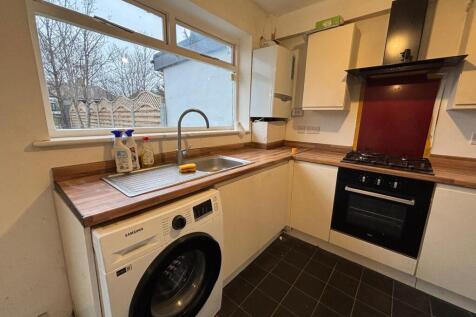 38 Ashurst Drive Ilford IG2 6SB photo 5
