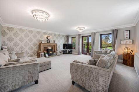 Spacious Lounge