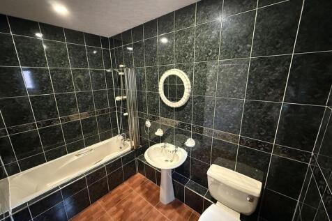 Bathroom.JPG
